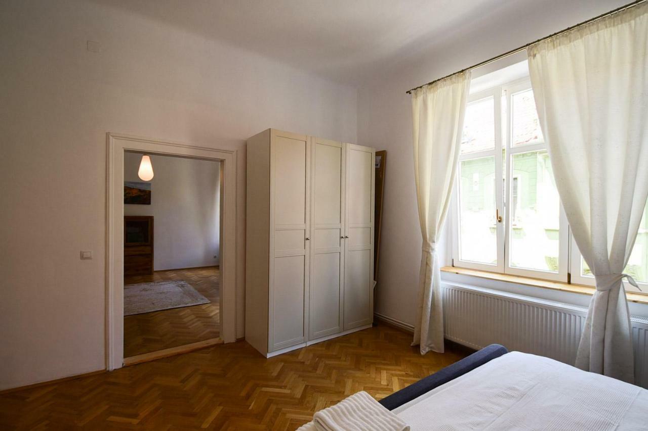 Emerald Old Town Сибиу Экстерьер фото