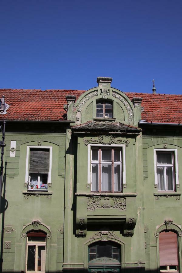 Emerald Old Town Сибиу Экстерьер фото